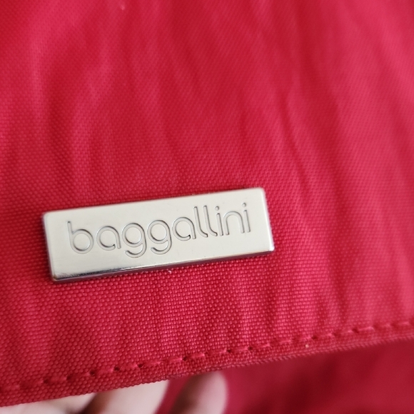 Baggallini Red Quilted Messenger Bag with‎ Water-Resistant Finish - Picture 4 of 11